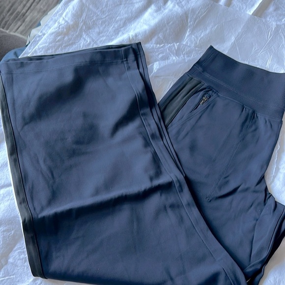 Athleta NEW Venice Wide Leg Color Block pant, Navy with Black Side Trim. Pockets - Picture 5 of 14